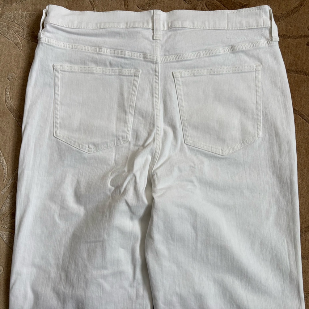 NWT, Tall J Crew White Slim Wide Leg Jeans w/ Raw Hem. Size 31 Tall, 30” inseam - Picture 8 of 12